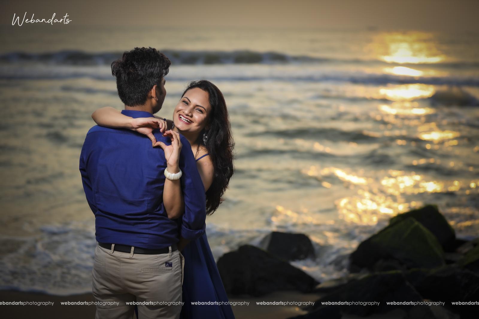 best-couple-outdoor-photoshoot-with-heart-shape-in-beach-sun_1150