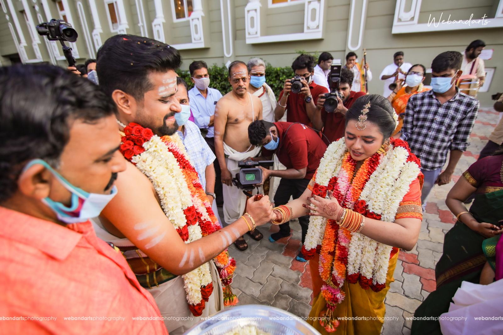 brahmin-bride-yellow-saree-flower-event-pondicherry-wedding-webandarts_1199