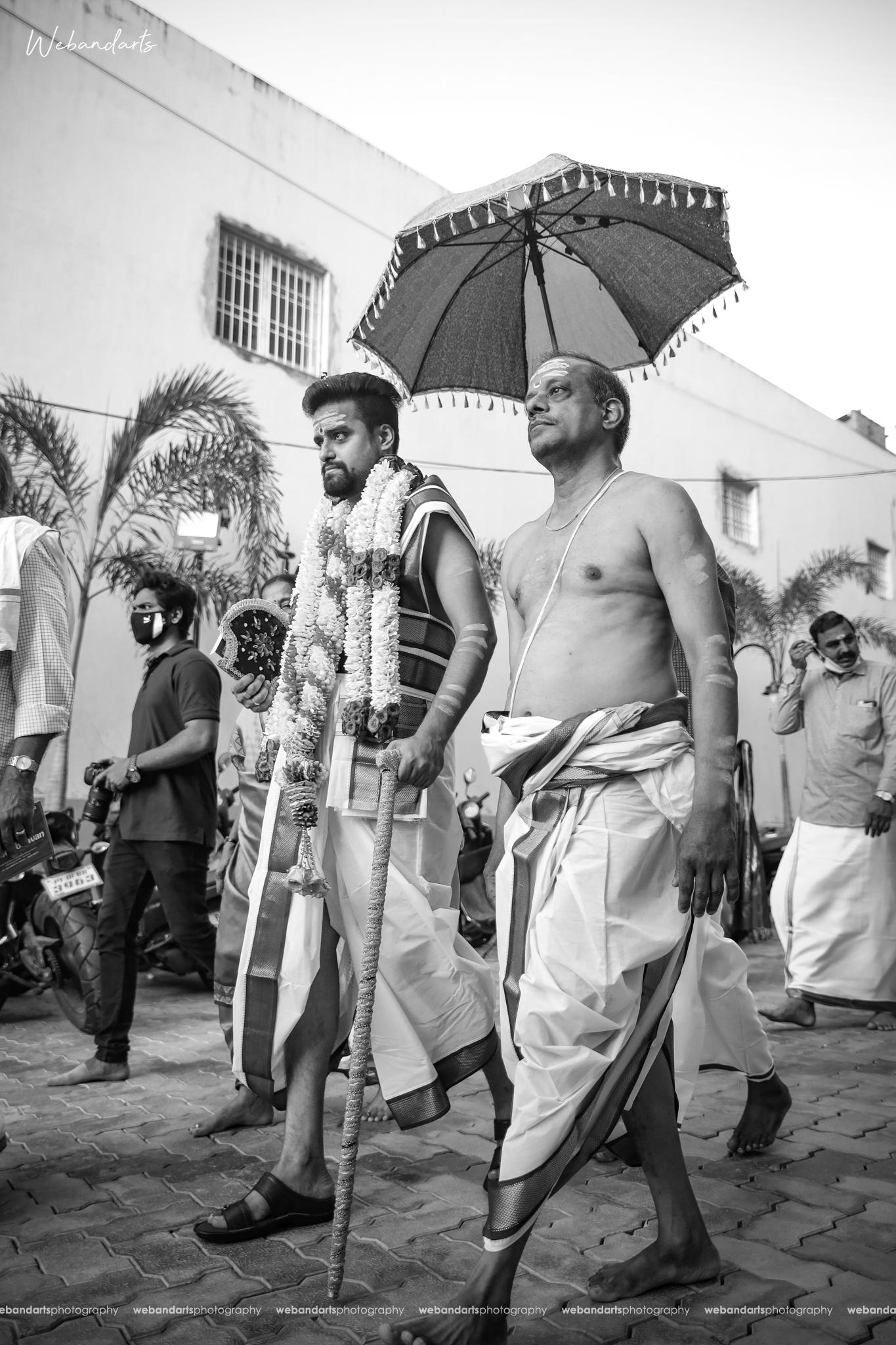 brahmin-wedding-iyer-kalyanam-groom-chennai-invite-umbrella-black-white_1204