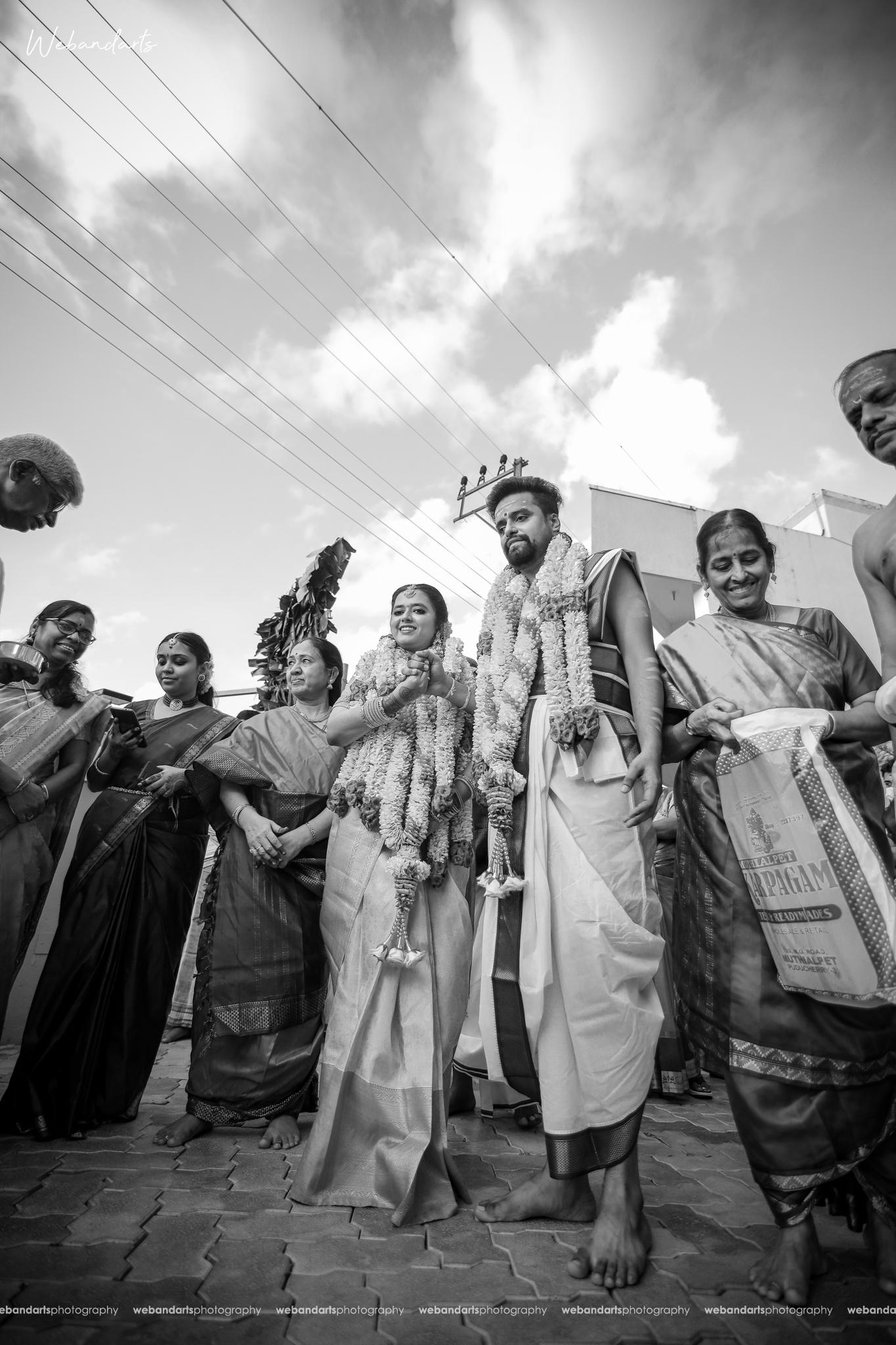 brahmin-wedding-iyer-kalyanam-groom-chennai-invite-umbrella-black-white_1206