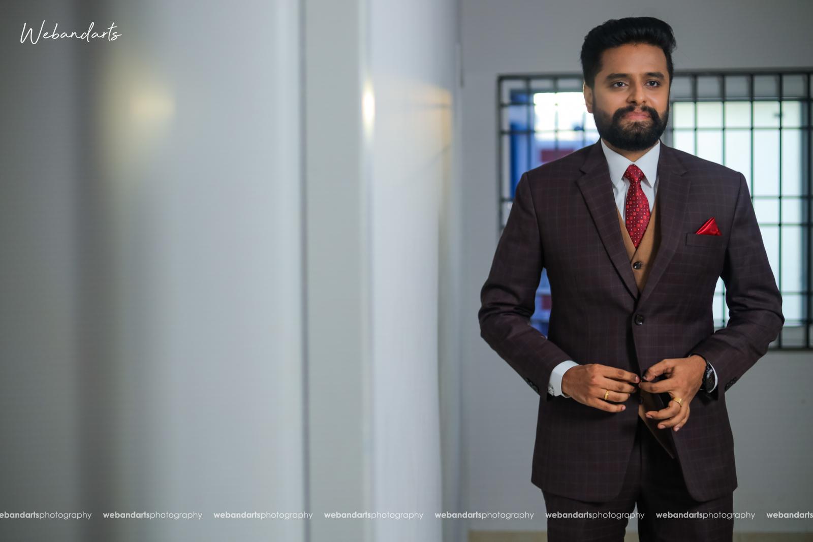 iyer-reception-photography-brahmin-groom-brown-coat-getting-ready_1178