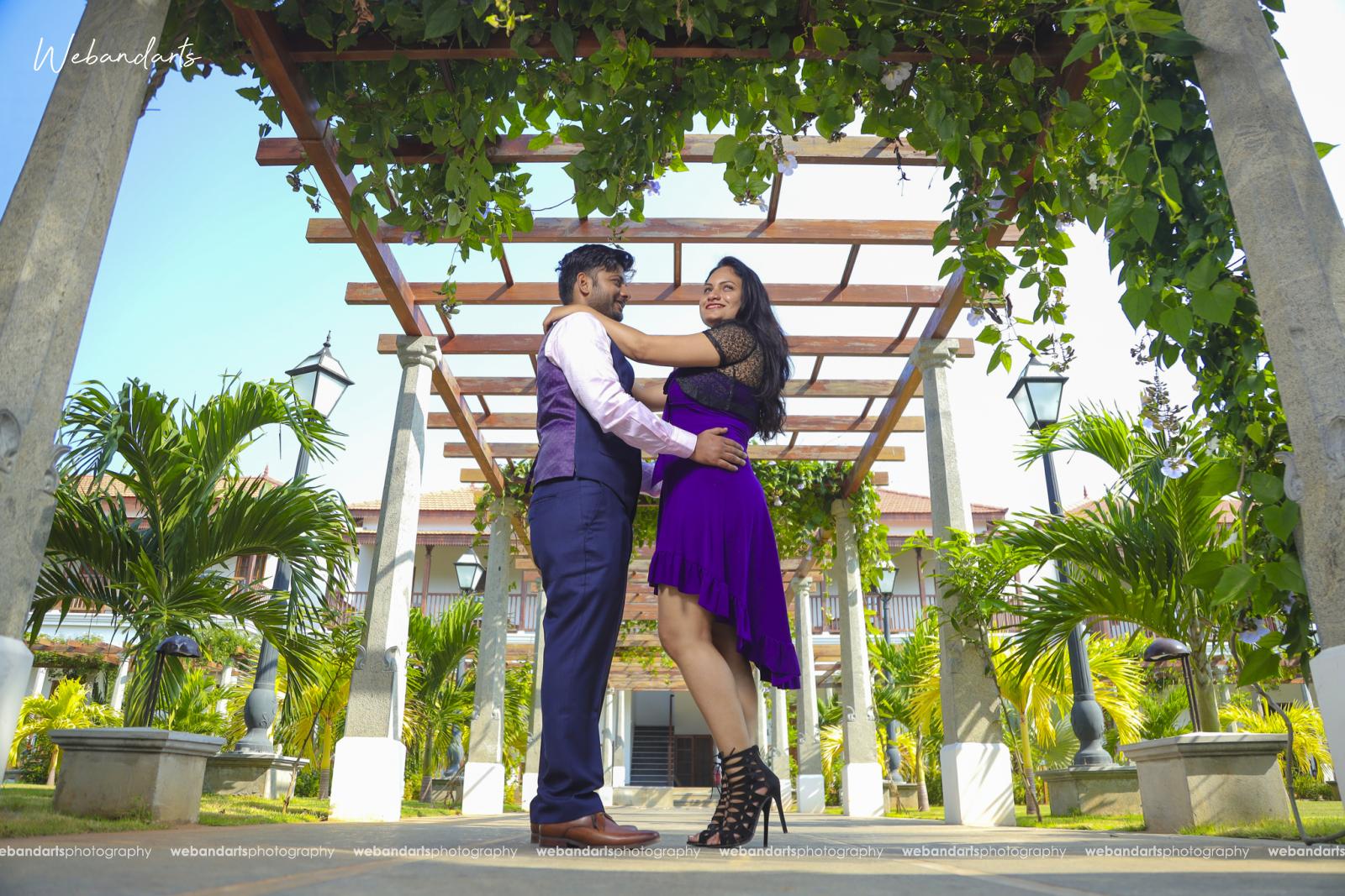 north-indian-couple-hug-photoshoot_1131