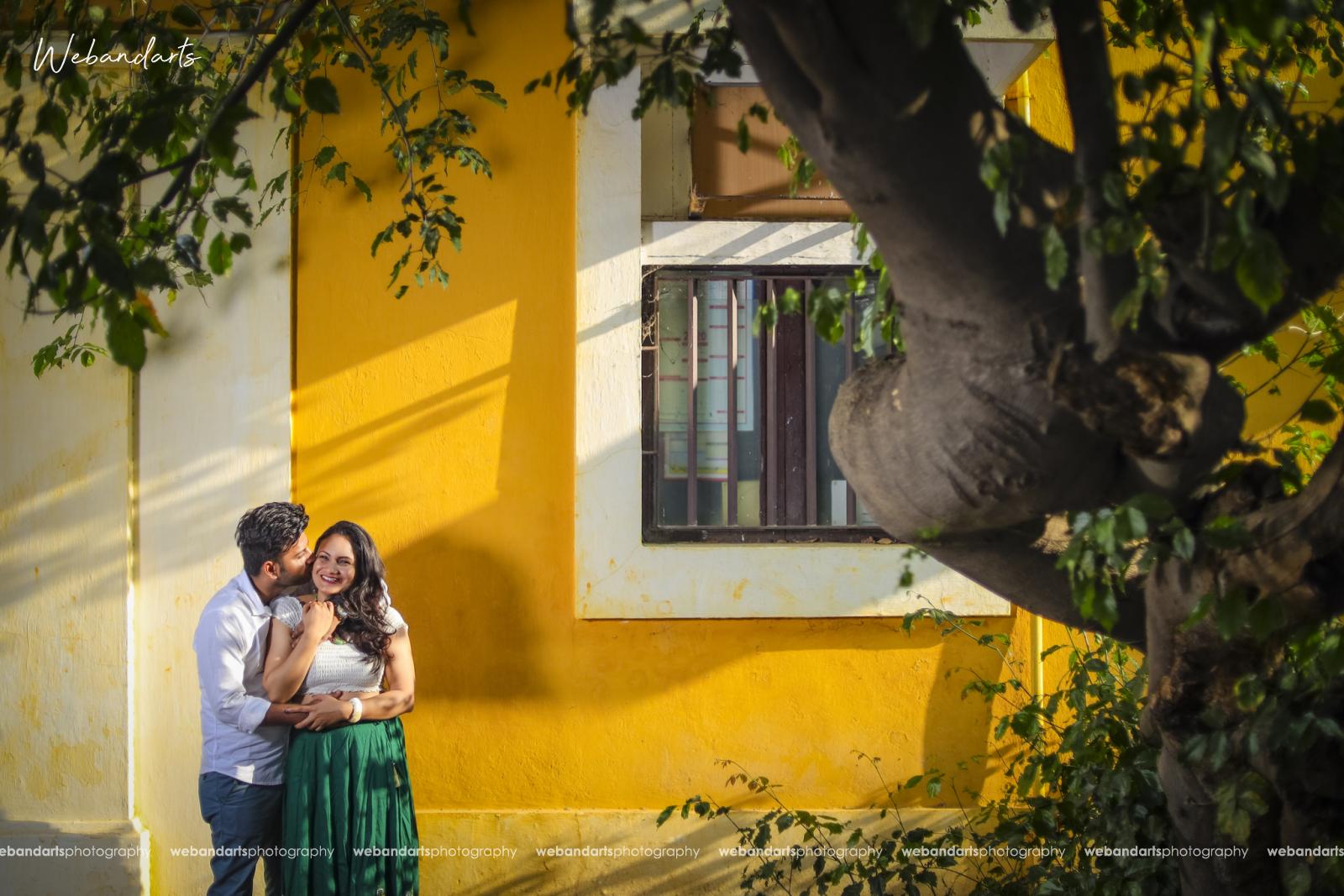 north-indian-couple-photoshoot-yellow-building-pondicherry_1152