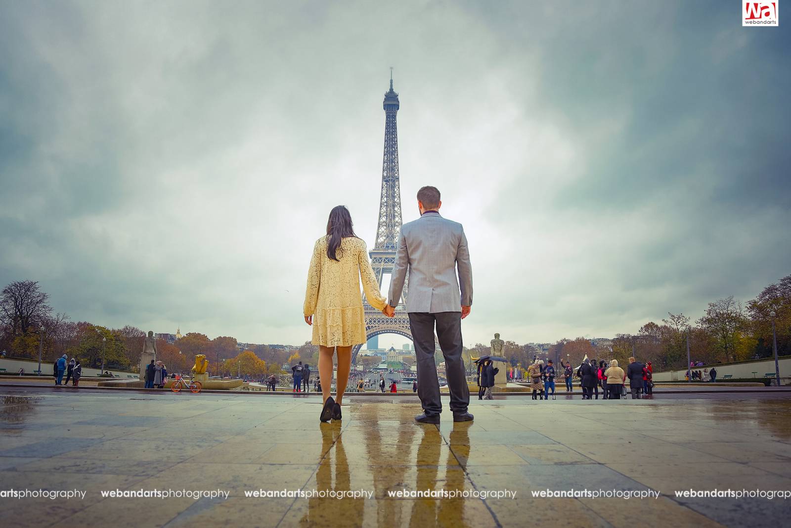 post-wedding-photography-paris-french-photographer-candid-outdoor_754