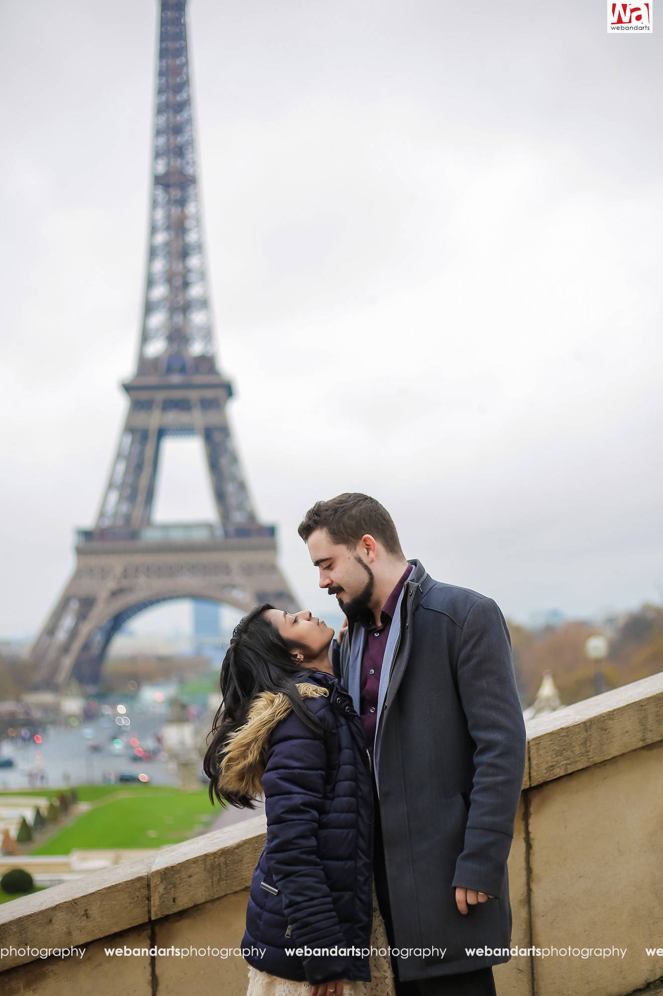 post-wedding-photography-paris-french-photographer-candid-outdoor_758